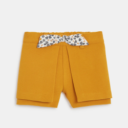 شورت أصفر دافئ مع أجزاء ثوب...